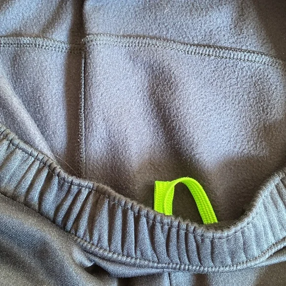Old Navy Active Go-Dry boys track pants - Picture 11 of 12